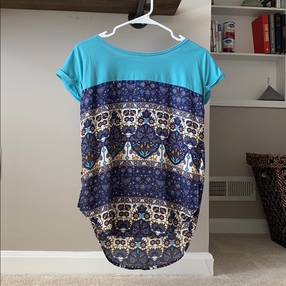 2 patterned blouses - Picture 3 of 4